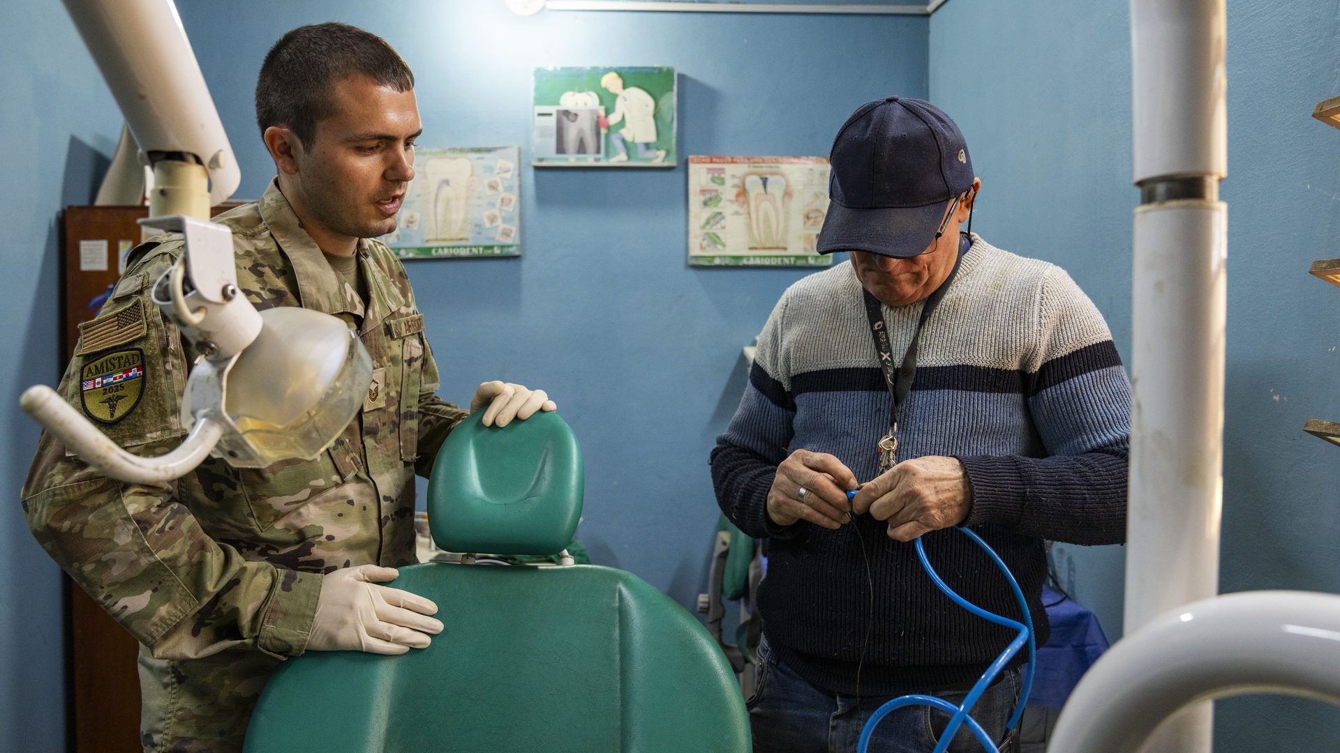 BMET team keeps Paraguayan dental clinics running during AMISTAD 2025 (9266727)