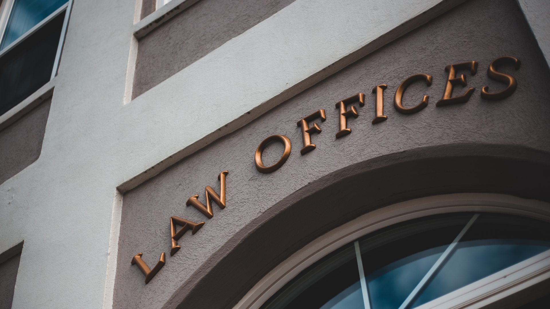 When Should a Lawyer Incorporate in Canada?