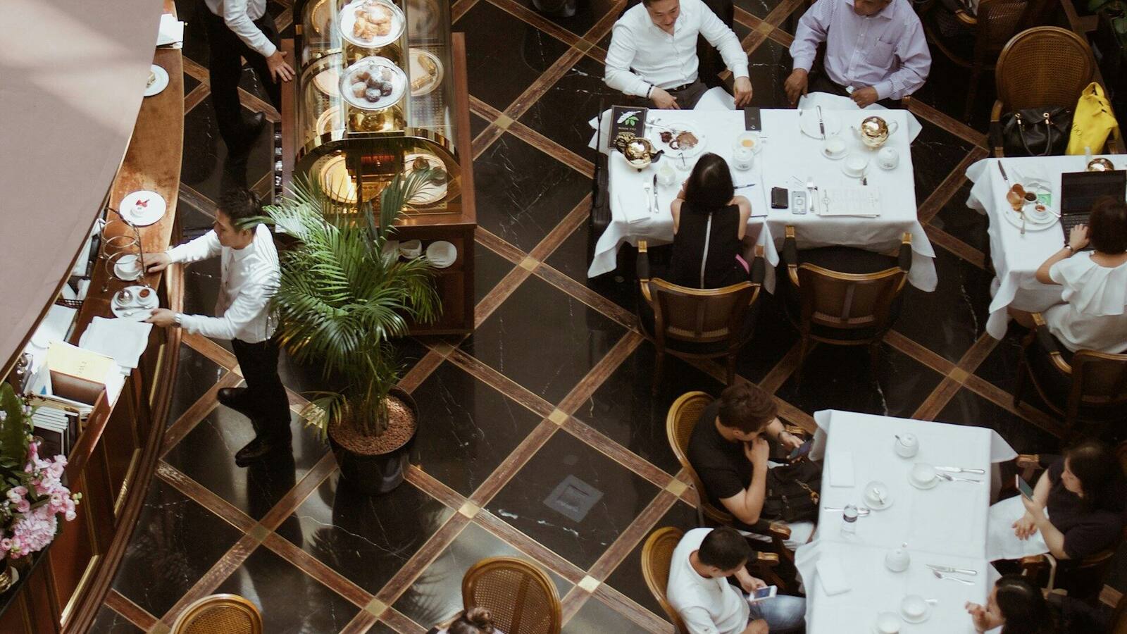 Financial Advisor for Restaurant Owners